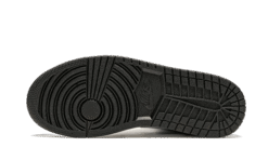 Alternative view of White Black Royal