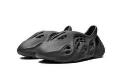 Alternative view of FOAM BLACK